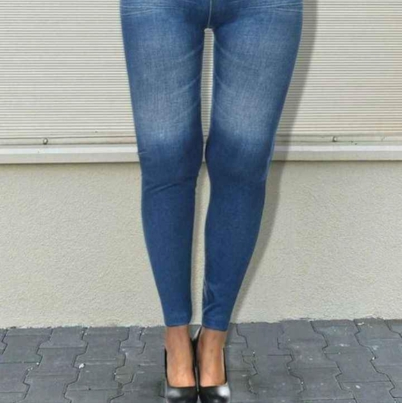Pants - Women's New Without Tags Blue Seamless Stretch jeggings. Sizes S and M